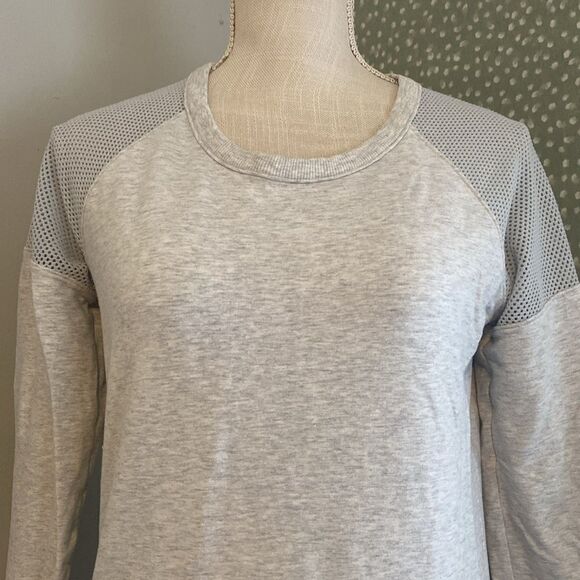 Athleta Light Gray Citytime Gray Mesh Shoulder Pullover Top Size XS - Picture 2 of 9